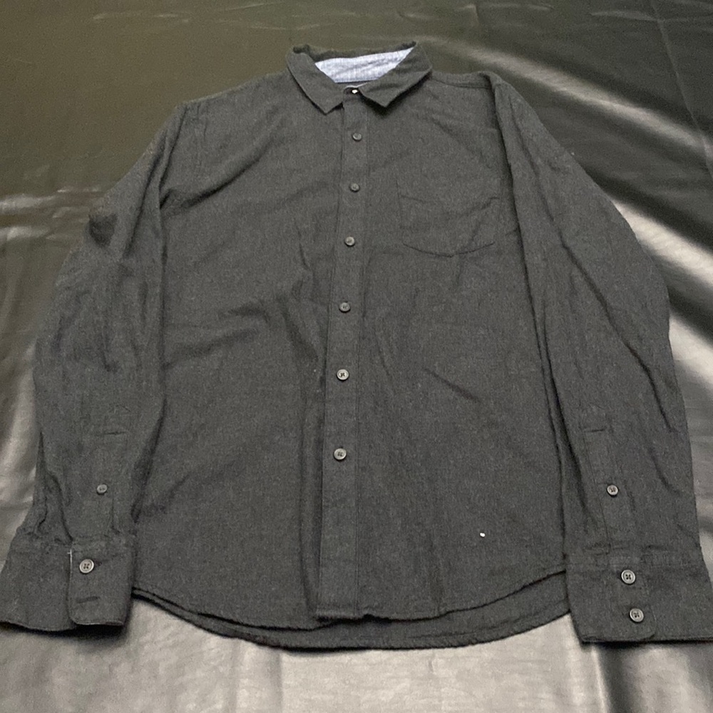 1901: Mens medium casual black button up